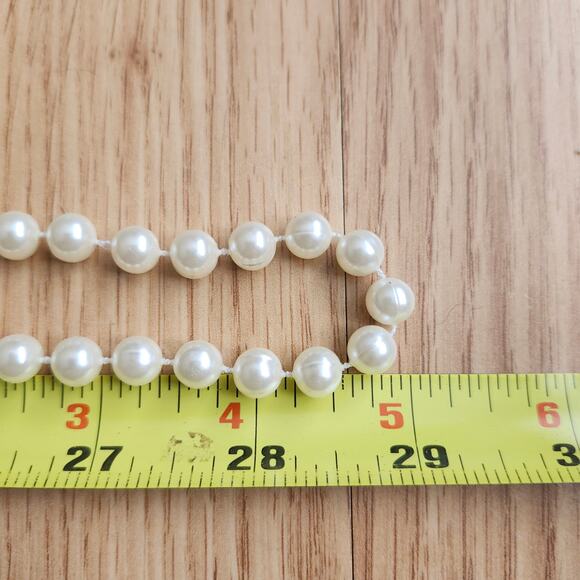 Vintage 29in Faux Pearl Opera Necklace Cream Beaded Bridal Cocktail Costume Chic - Picture 3 of 8